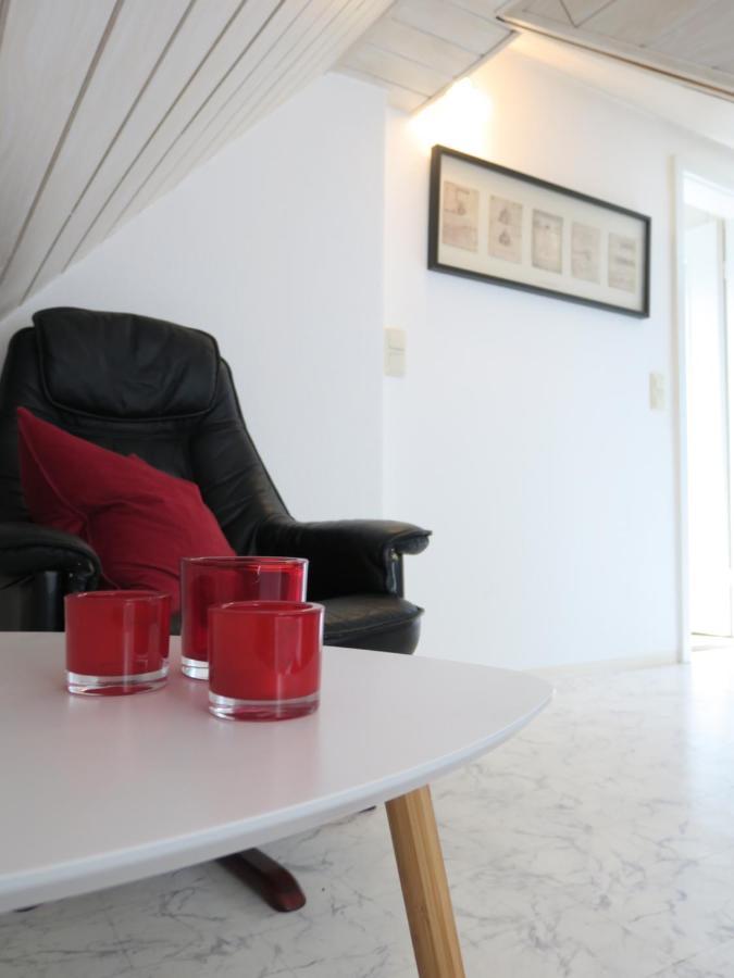 Schoene Dachgeschosswohnung In Villa Mit Zentrumsnaher Lage Schleiz Exterior foto