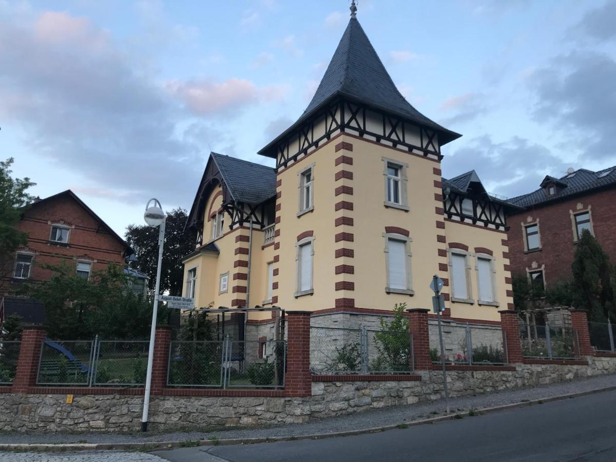 Schoene Dachgeschosswohnung In Villa Mit Zentrumsnaher Lage Schleiz Exterior foto